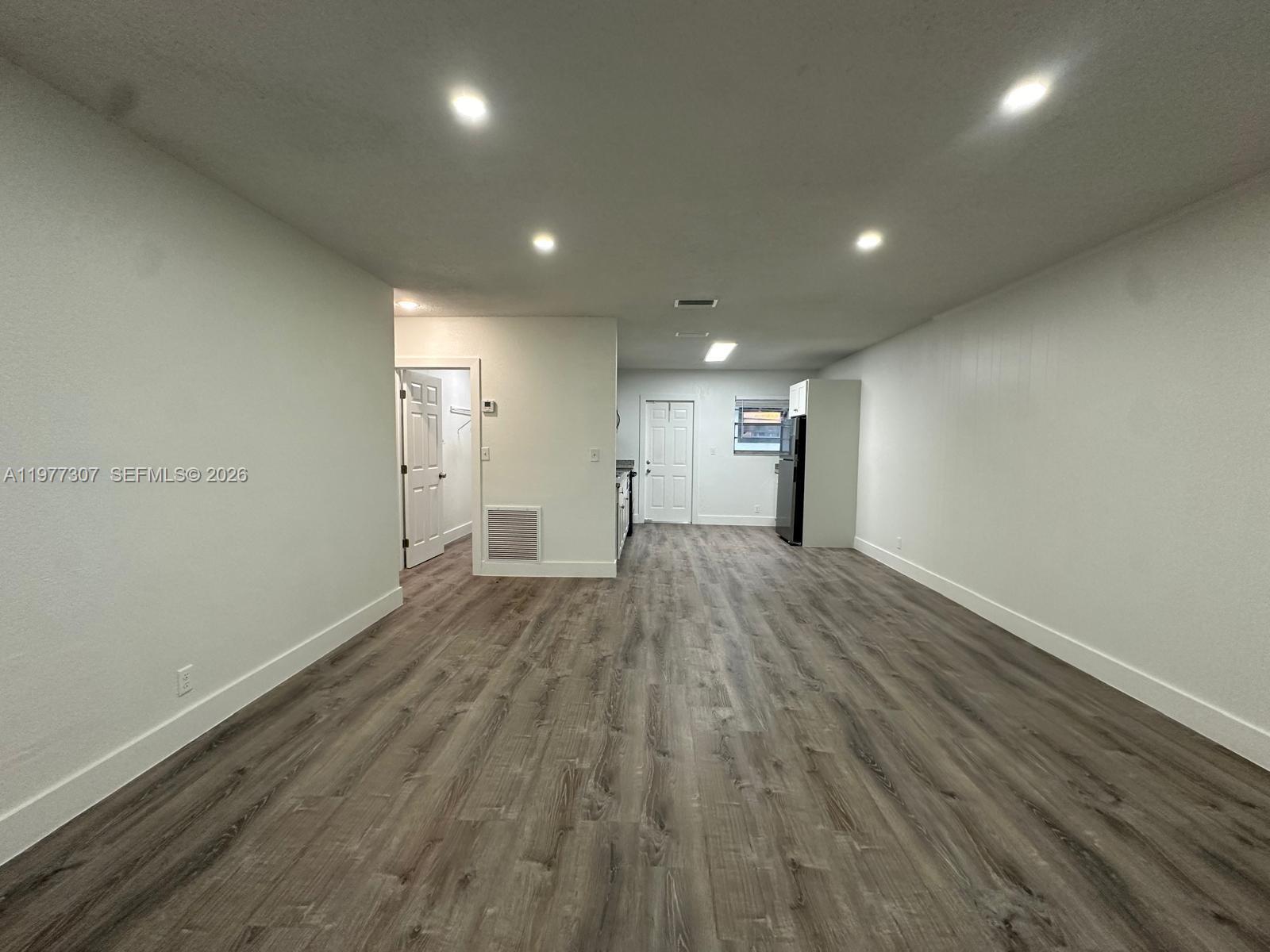 TOWN OF HALLANDALE B-13 - Residential Lease