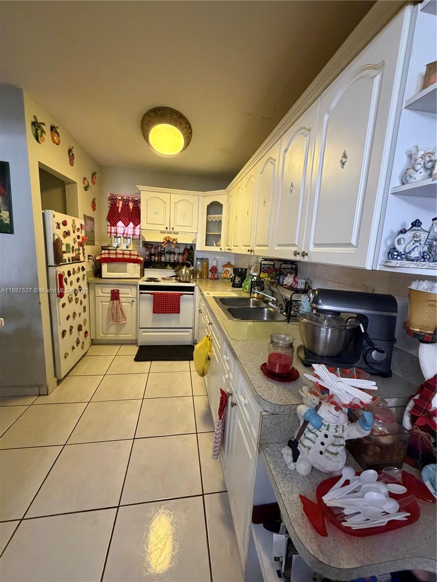PALM-EAST GARDENS CONDO - Residential