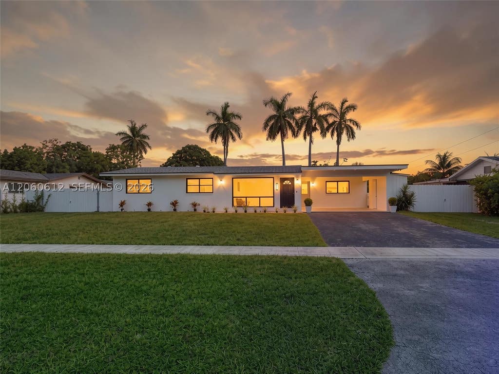Photo of 6601 NW 9th St, Plantation, FL 33317 (MLS # A12060612)