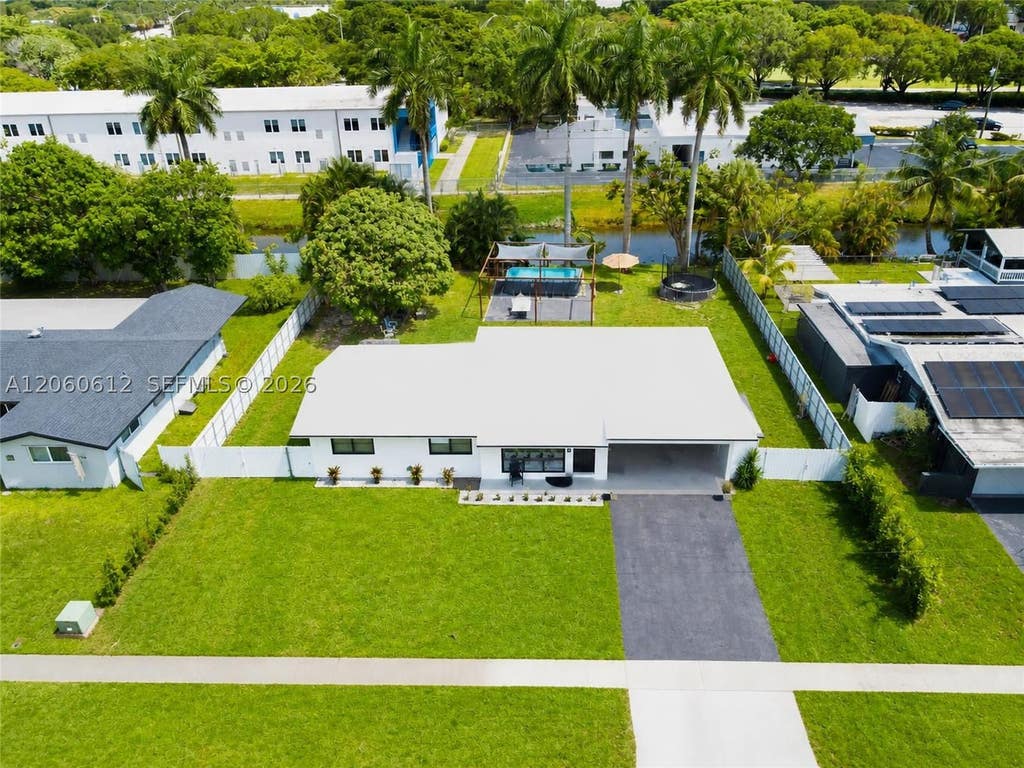 Photo of 6601 NW 9th St, Plantation, FL 33317 (MLS # A12060612)