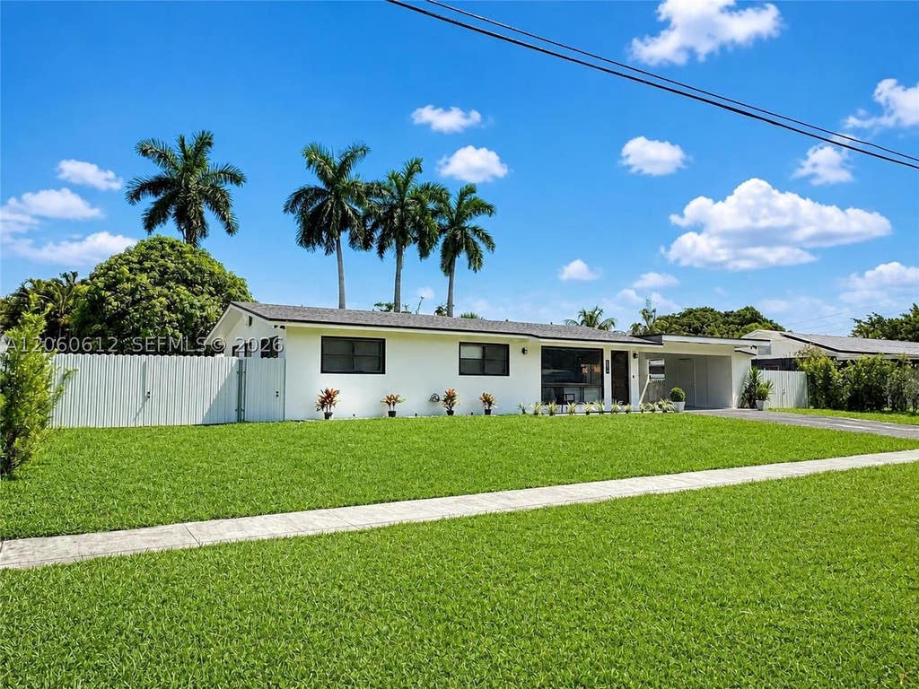 Photo of 6601 NW 9th St, Plantation, FL 33317 (MLS # A12060612)