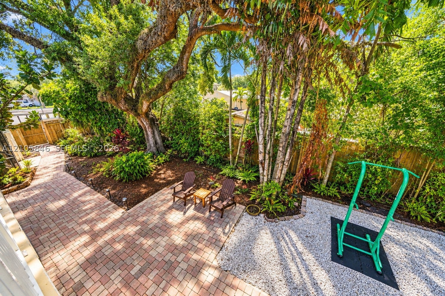 1913 Riverside Dr