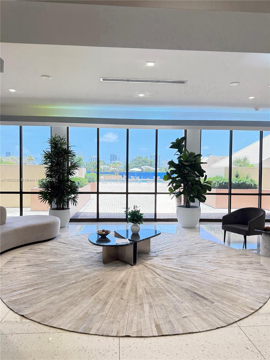 20335 W Country Club Dr 608