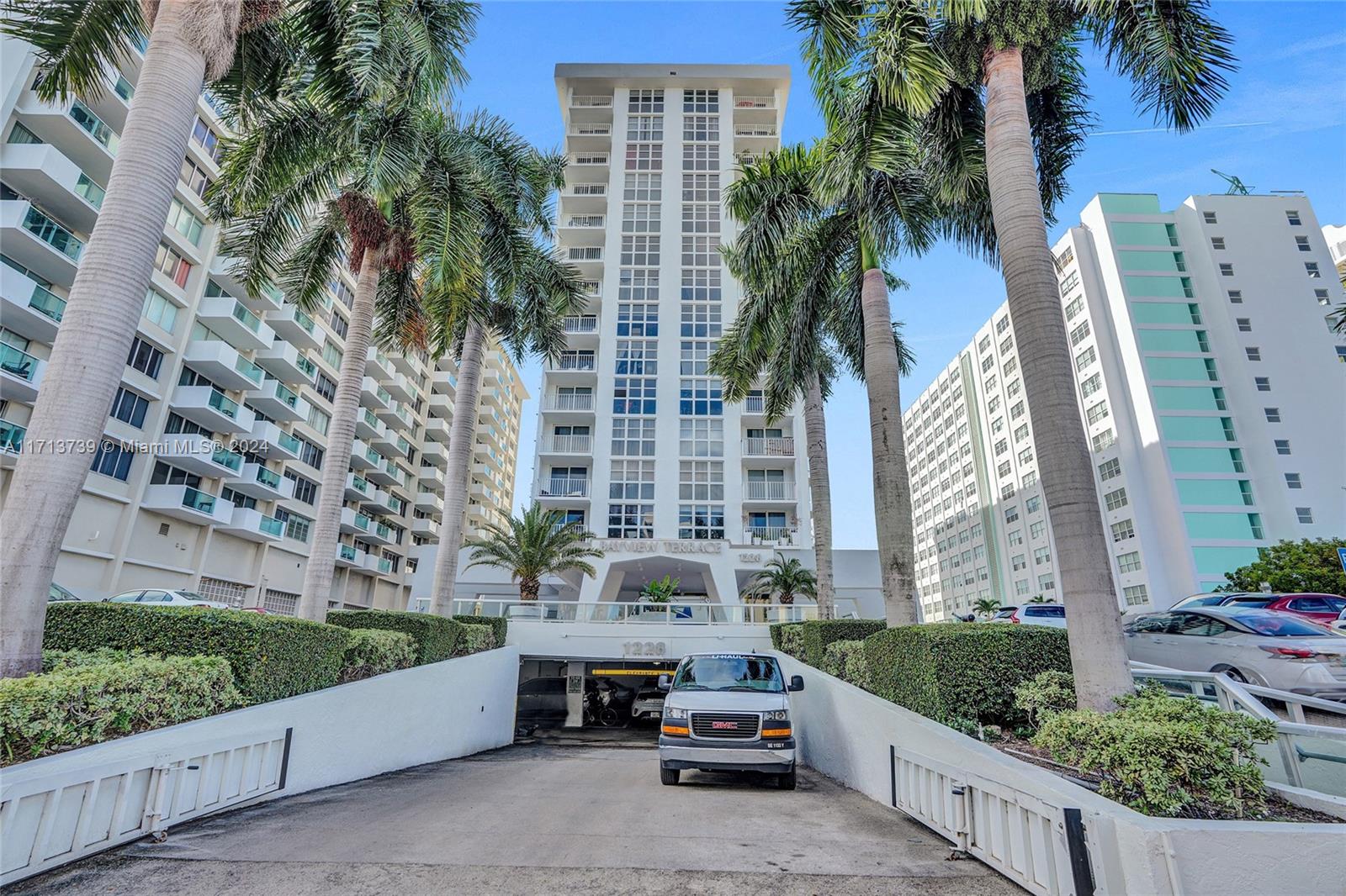 1228 West Ave 611, Miami Beach, Miami-Dade County, Florida - 1 Bedrooms  
2 Bathrooms - 