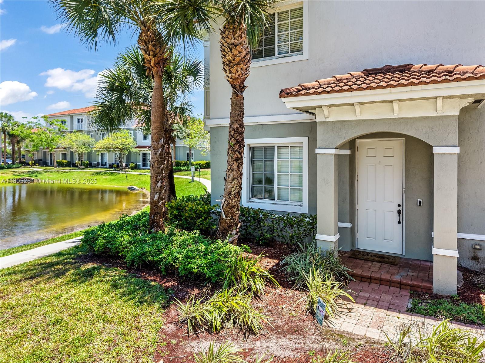 2801 SW 81st Ter, Miramar, FL, 33025/$389,990 2 2801 SW 81st Ter