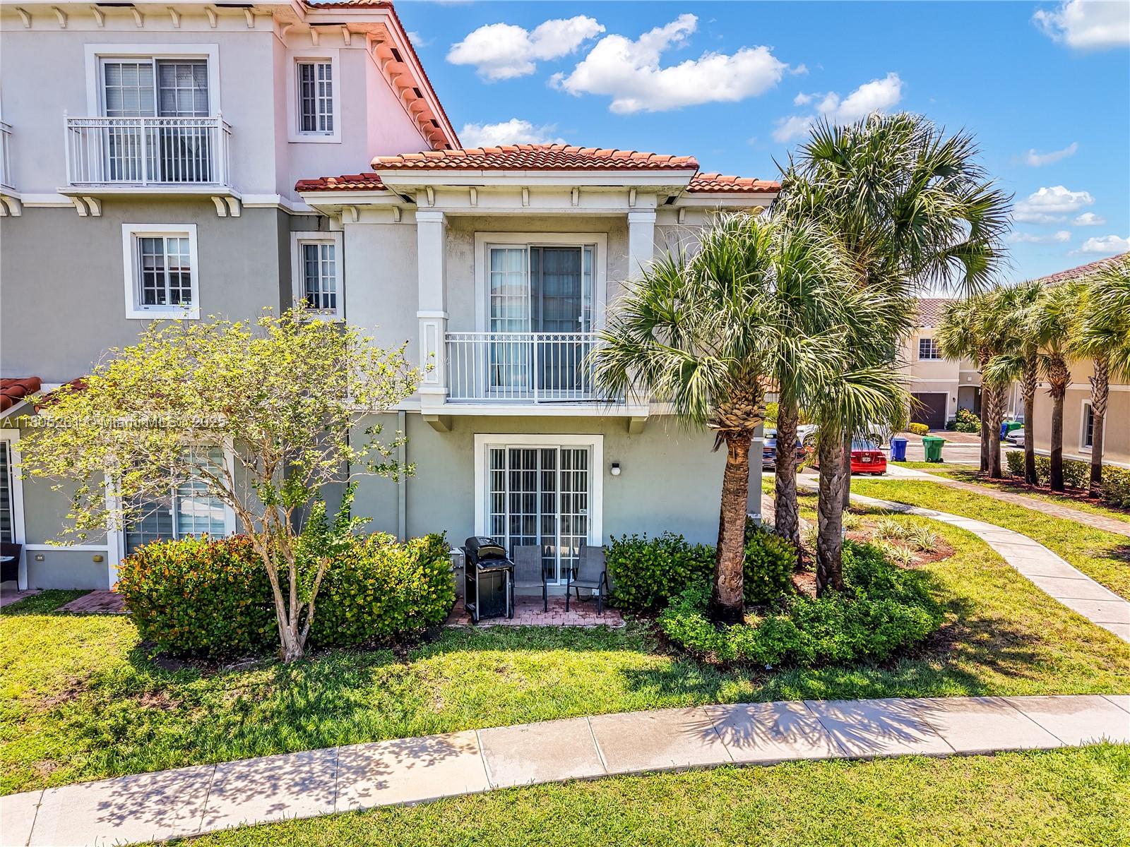 2801 SW 81st Ter, Miramar, FL, 33025/$389,990 4 2801 SW 81st Ter