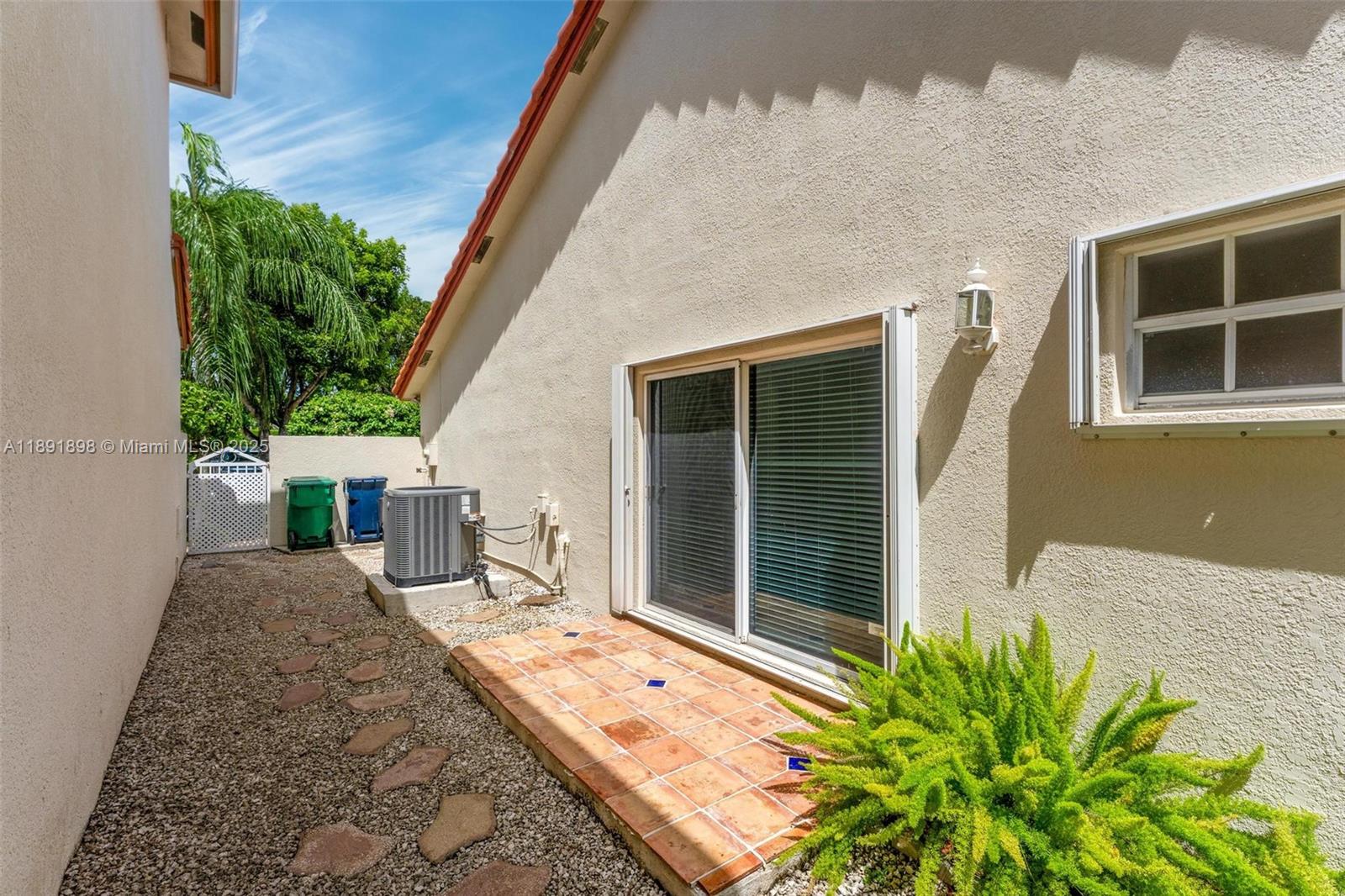 DORAL SANDS - Residential Lease