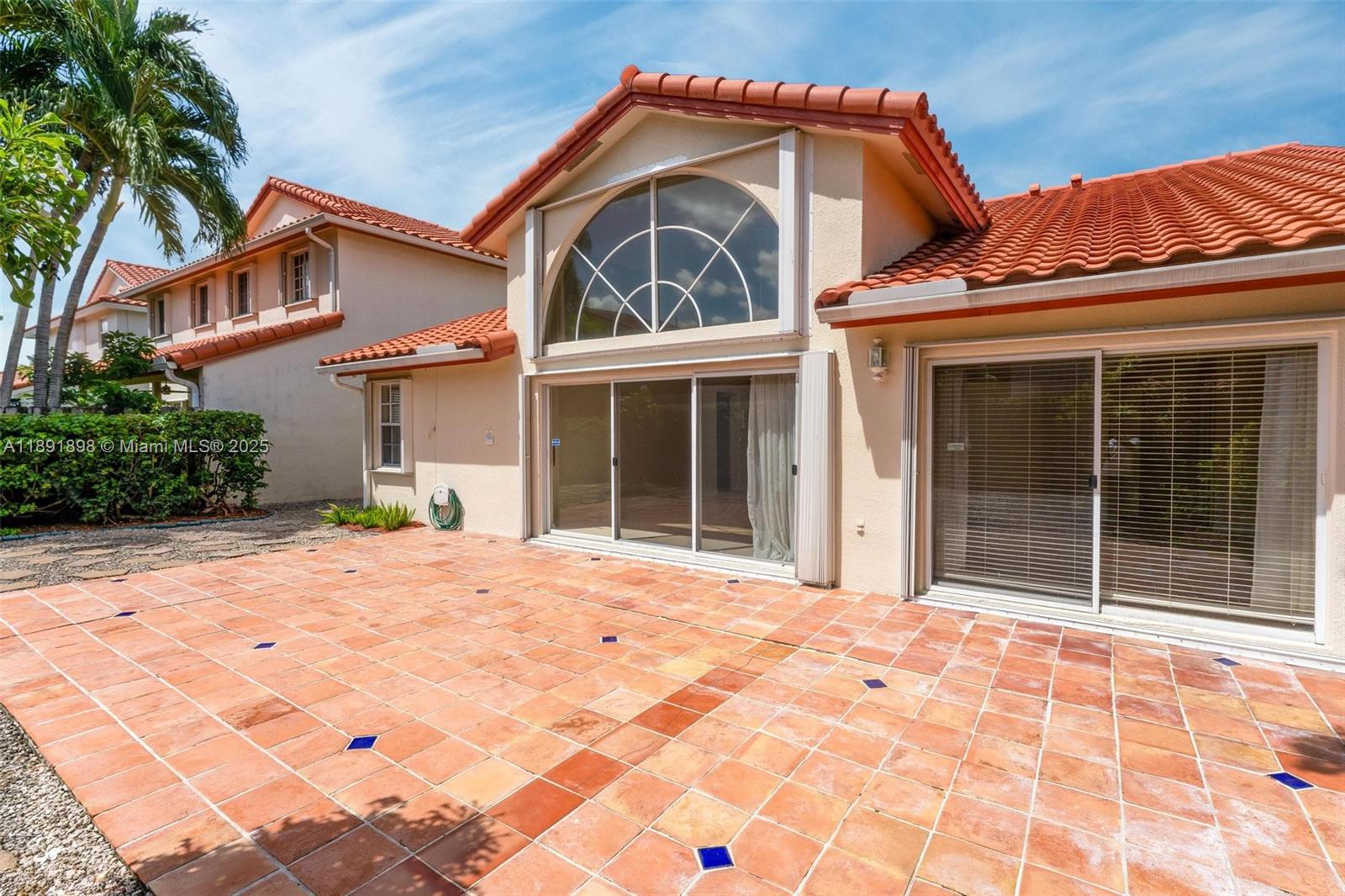 DORAL SANDS - Residential Lease