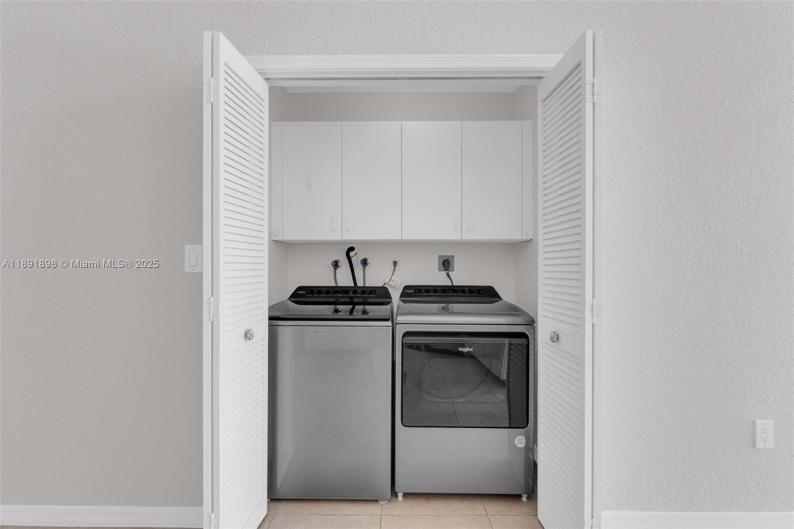 DORAL SANDS - Residential Lease