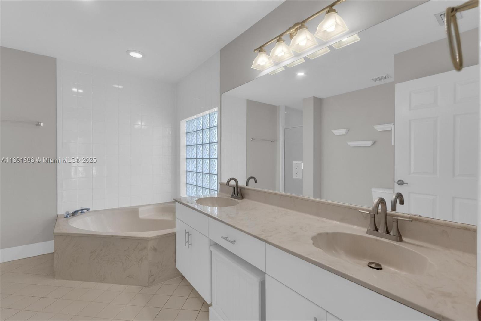 DORAL SANDS - Residential Lease