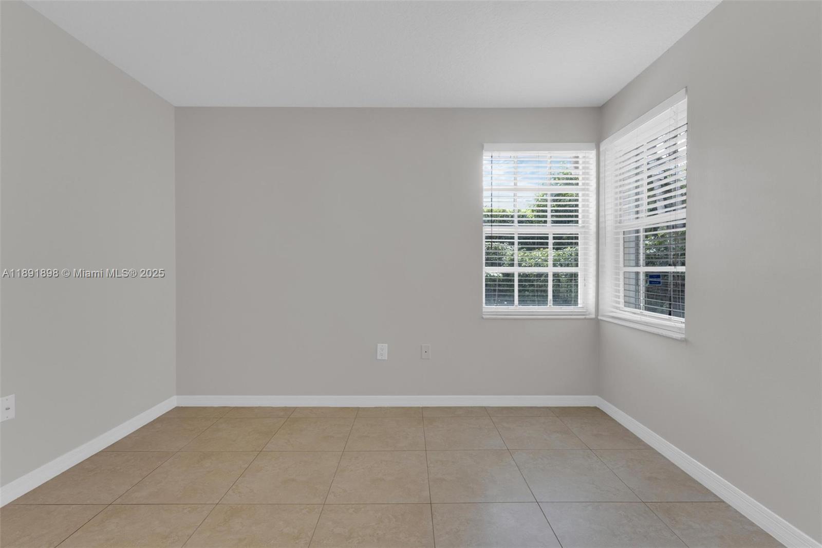 DORAL SANDS - Residential Lease