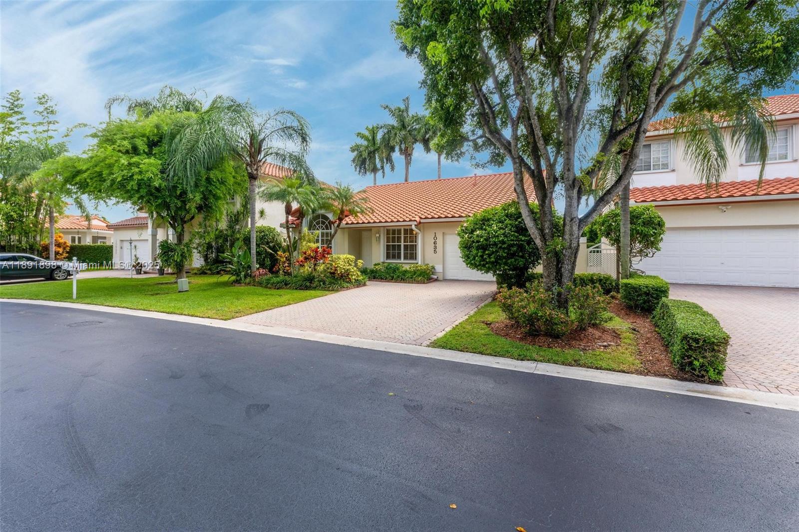 DORAL SANDS - Residential Lease