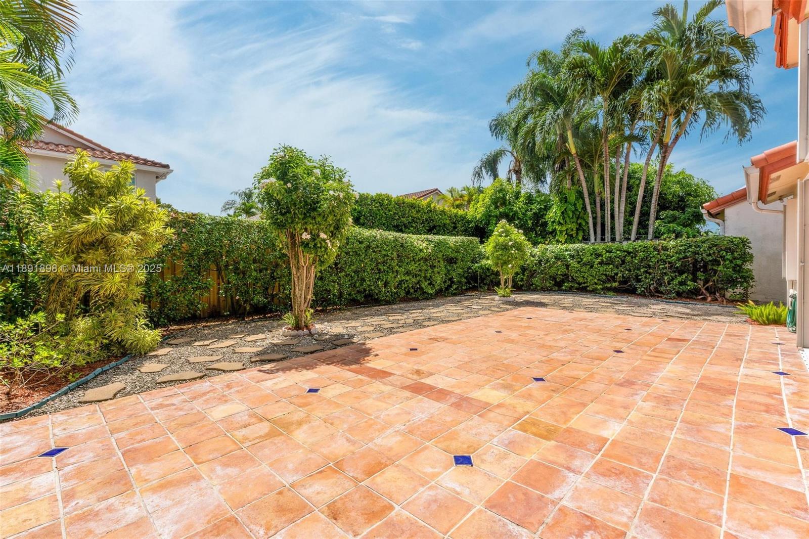 DORAL SANDS - Residential Lease