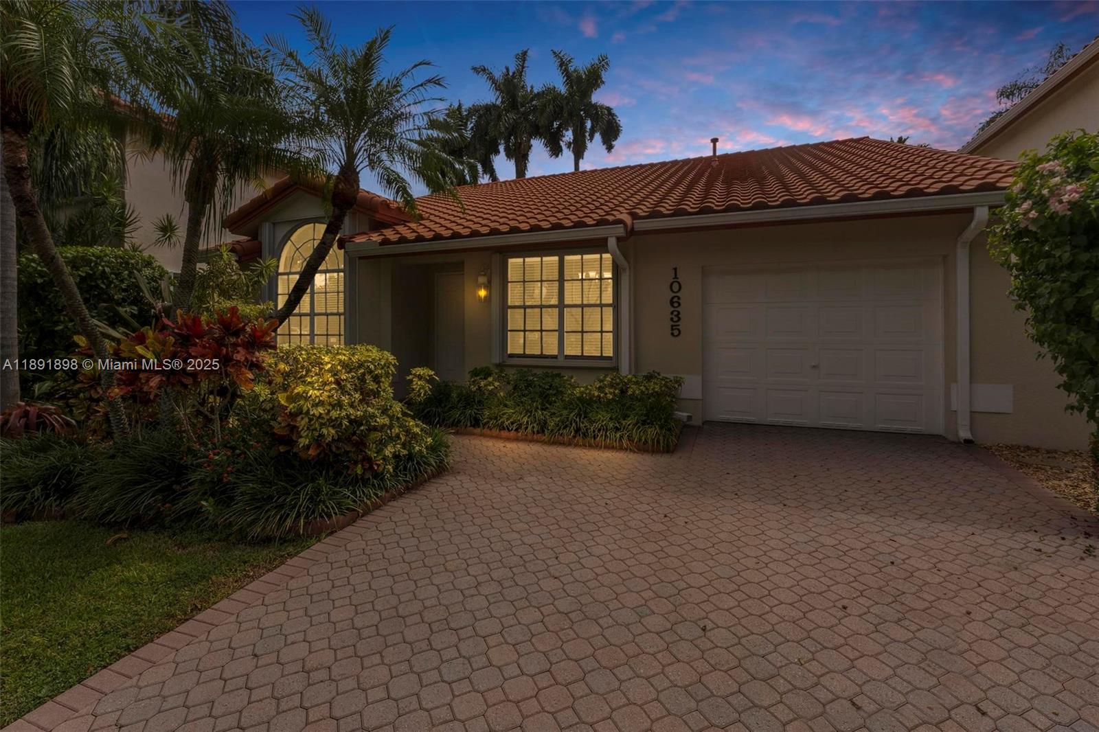 DORAL SANDS - Residential Lease