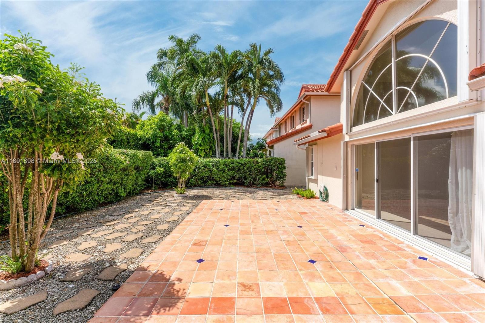 DORAL SANDS - Residential Lease