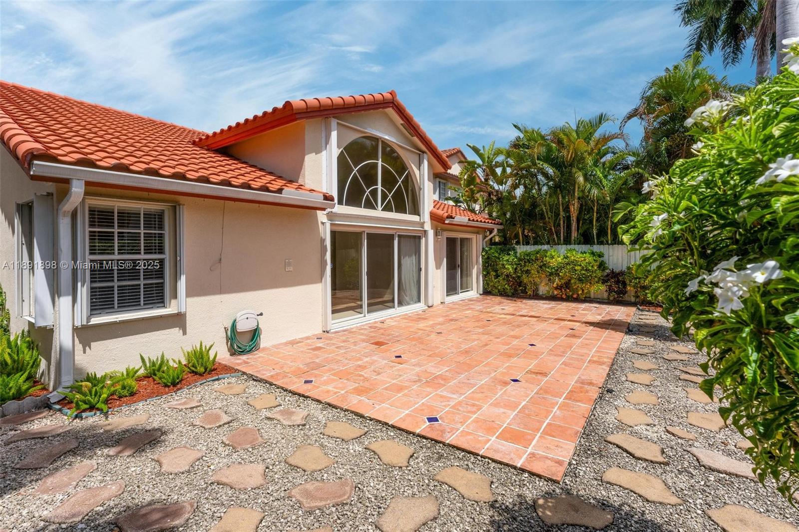 DORAL SANDS - Residential Lease