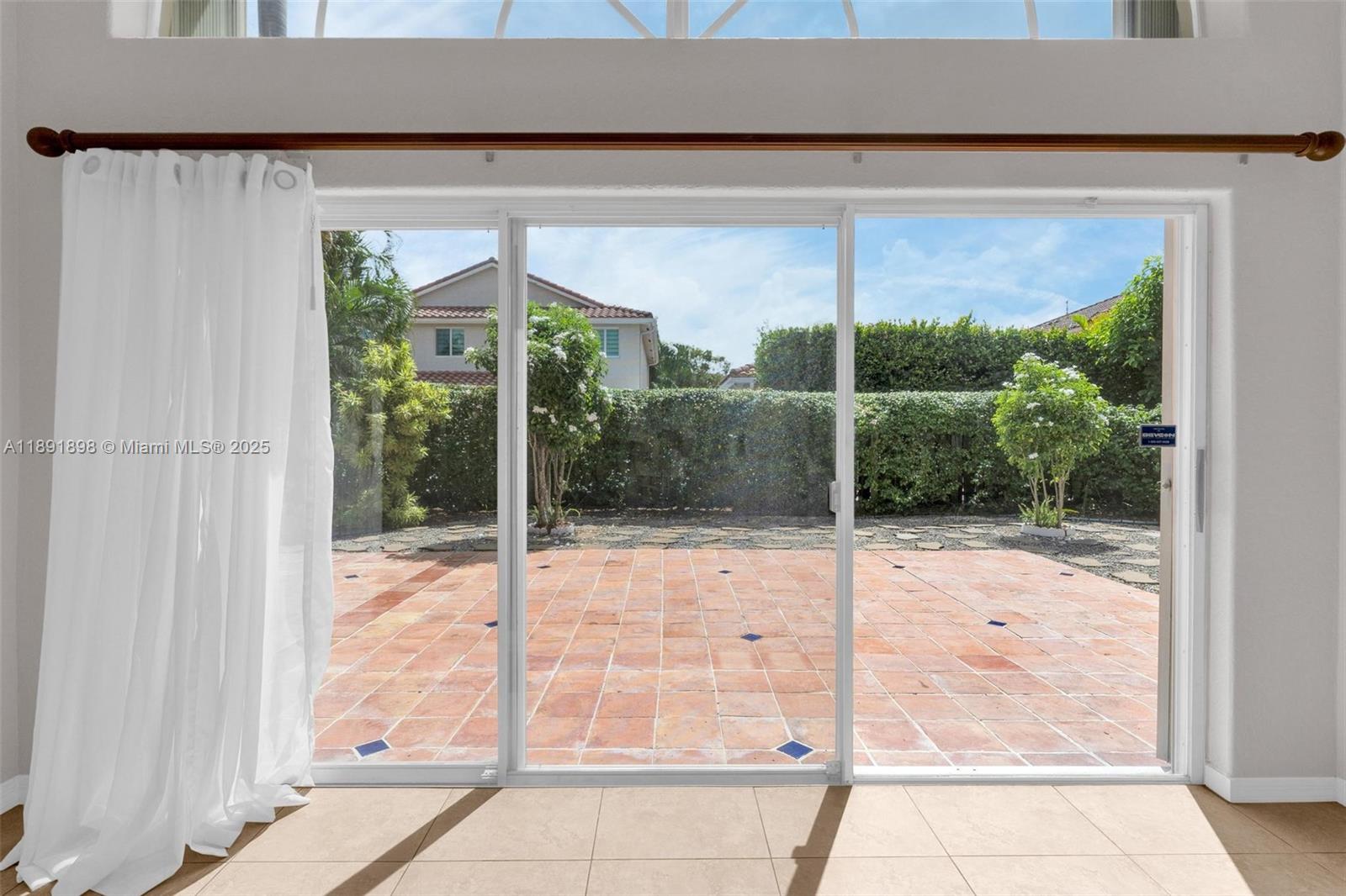 DORAL SANDS - Residential Lease
