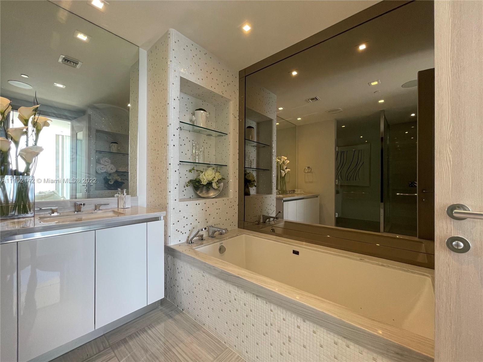 JADE SIGNATURE CONDO - Residential