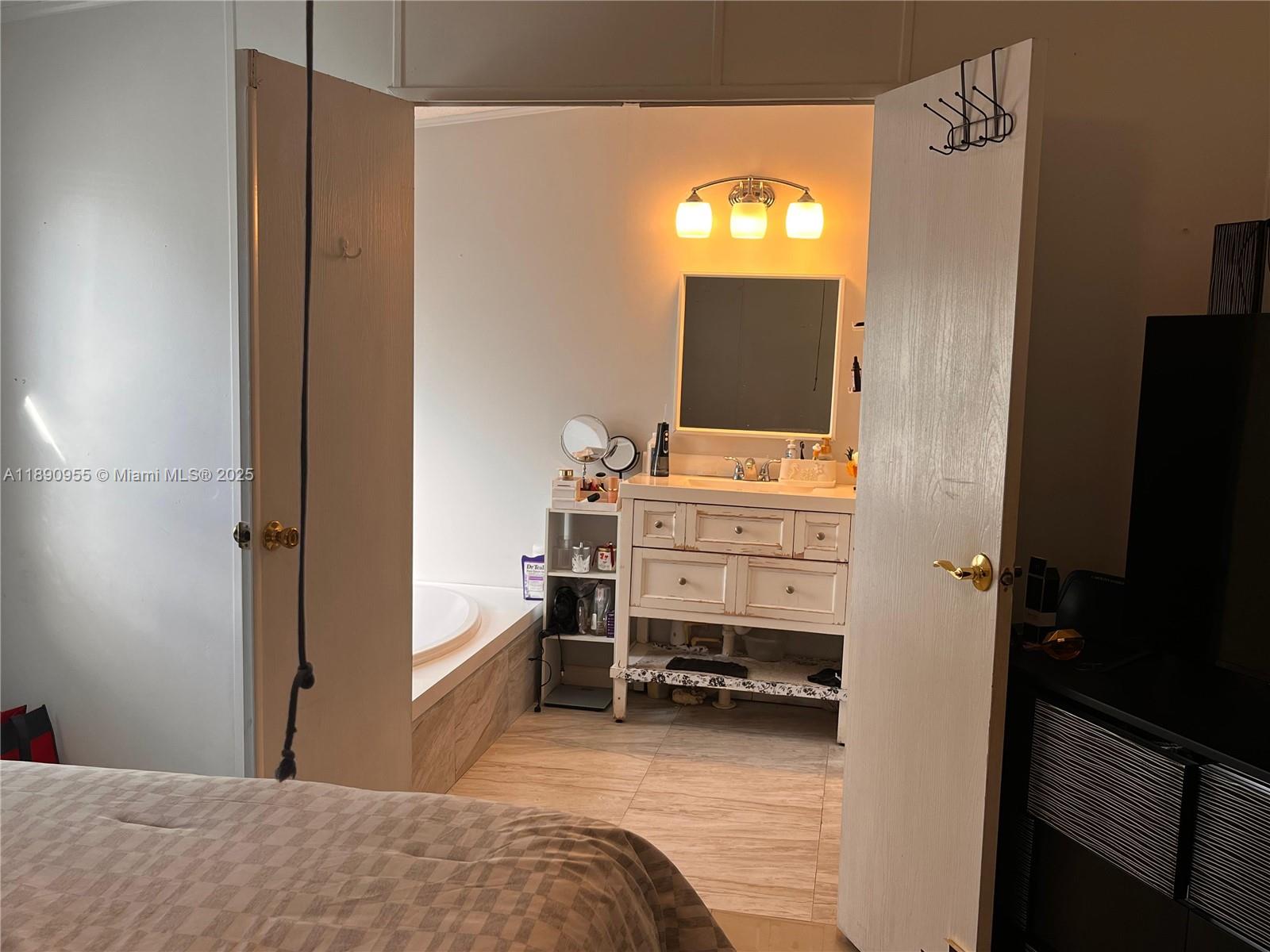 TROPICAL MOBILE HOME ESTA - Residential