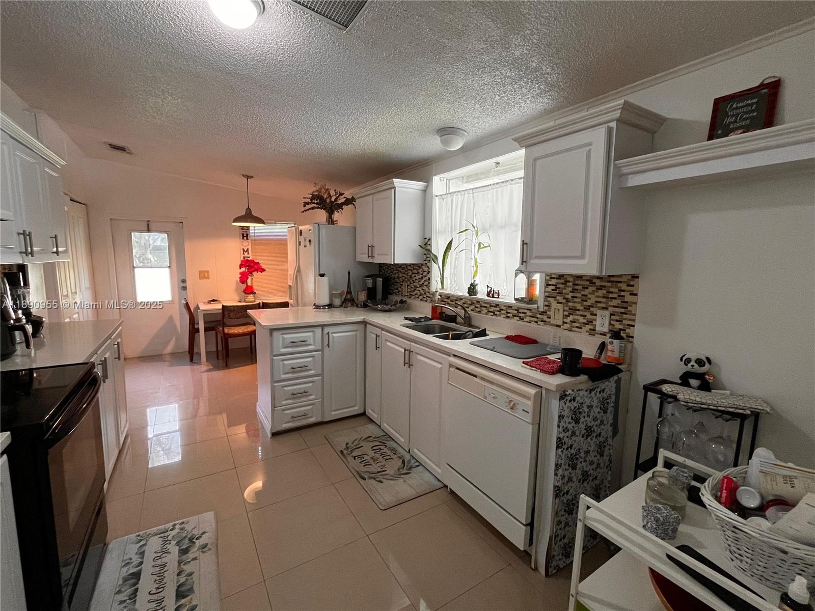 TROPICAL MOBILE HOME ESTA - Residential