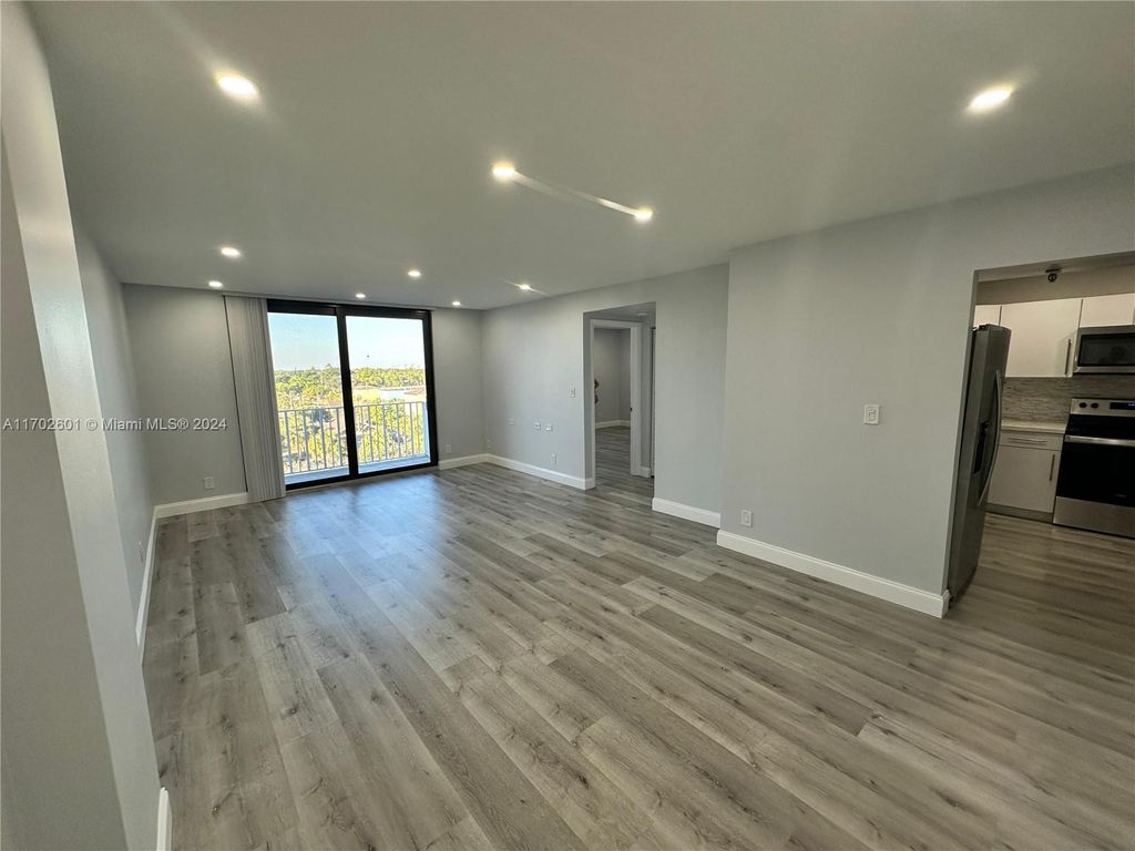 Photo of Hollywood, FL 33021 (MLS # A11702601)