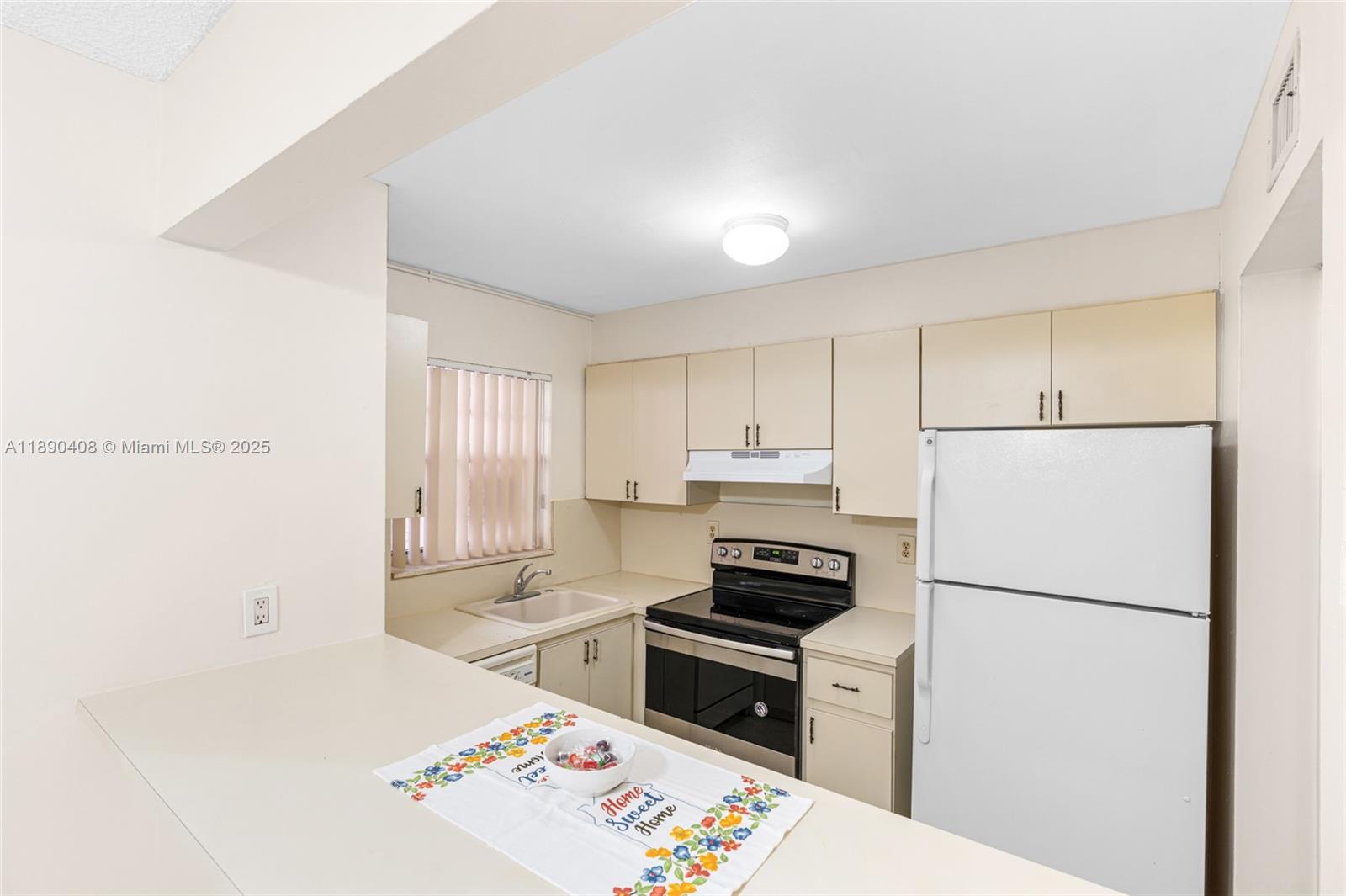 PINESIDE CONDO NO 1 - Residential