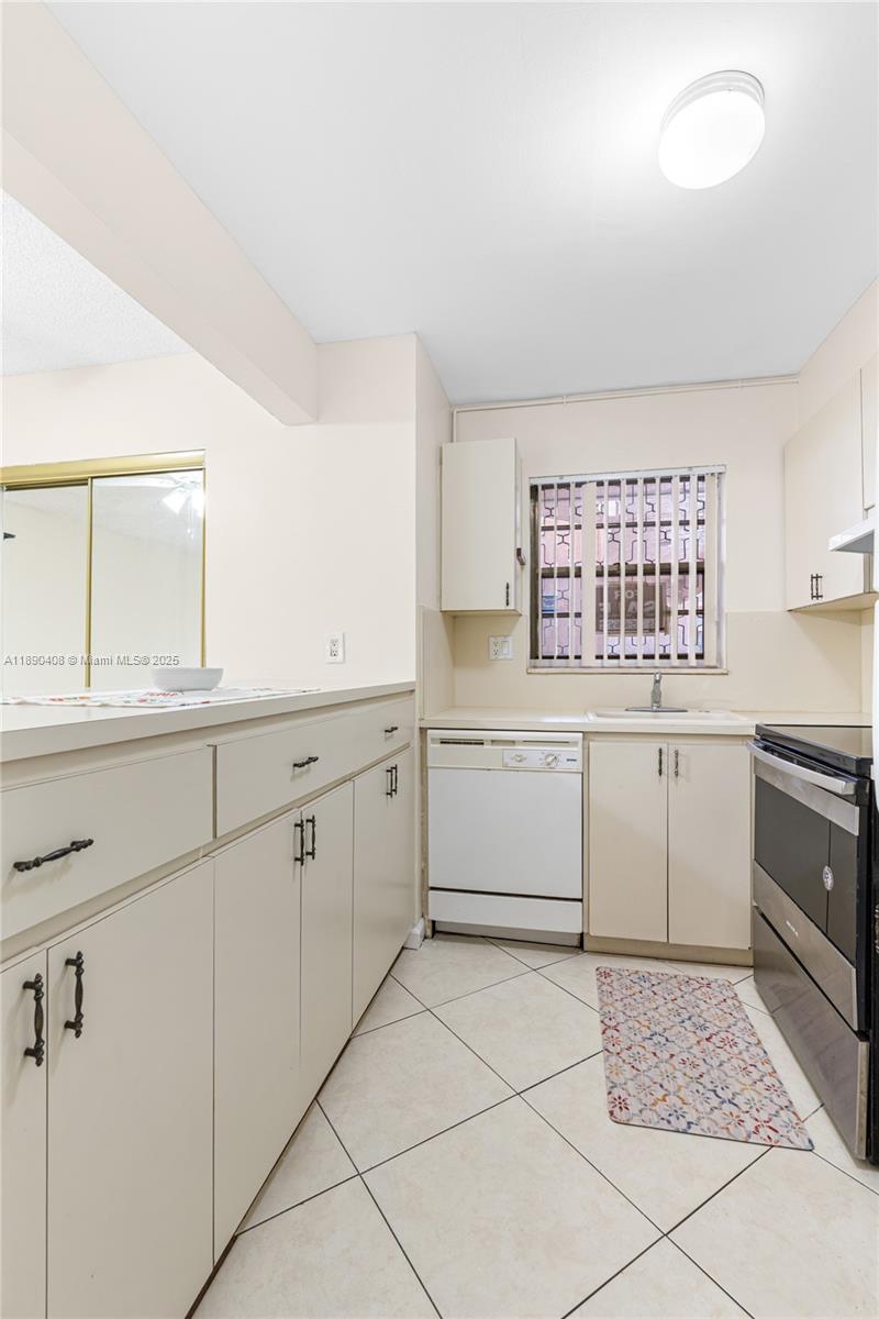 PINESIDE CONDO NO 1 - Residential