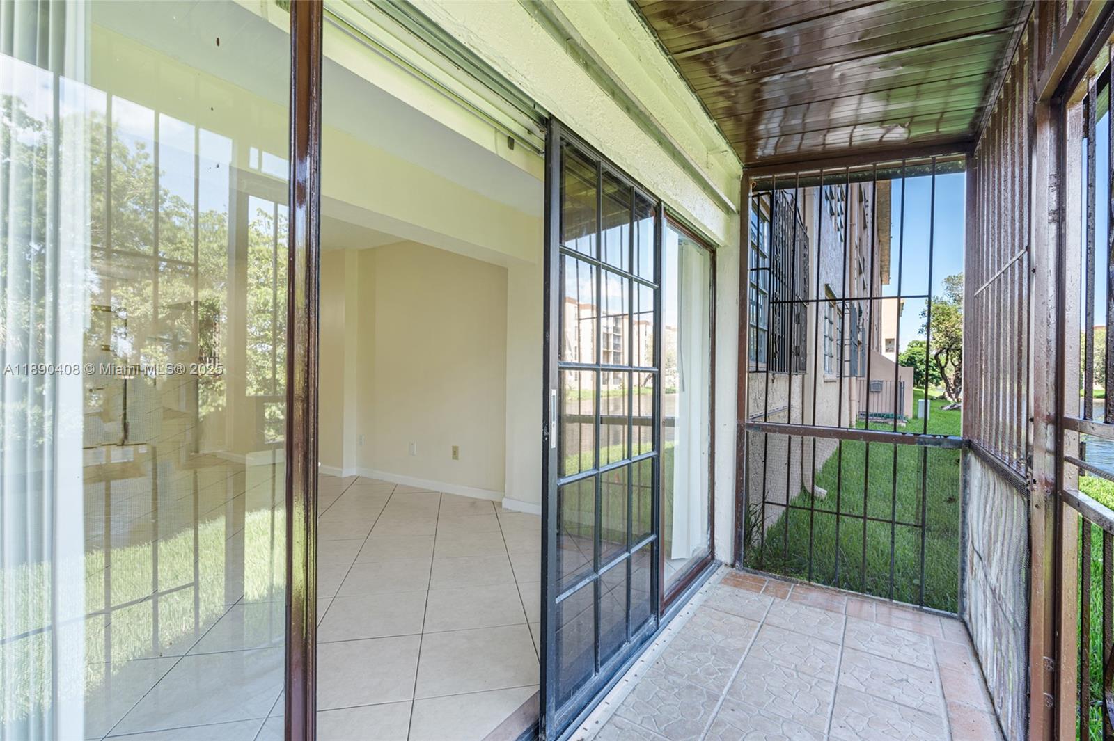 PINESIDE CONDO NO 1 - Residential