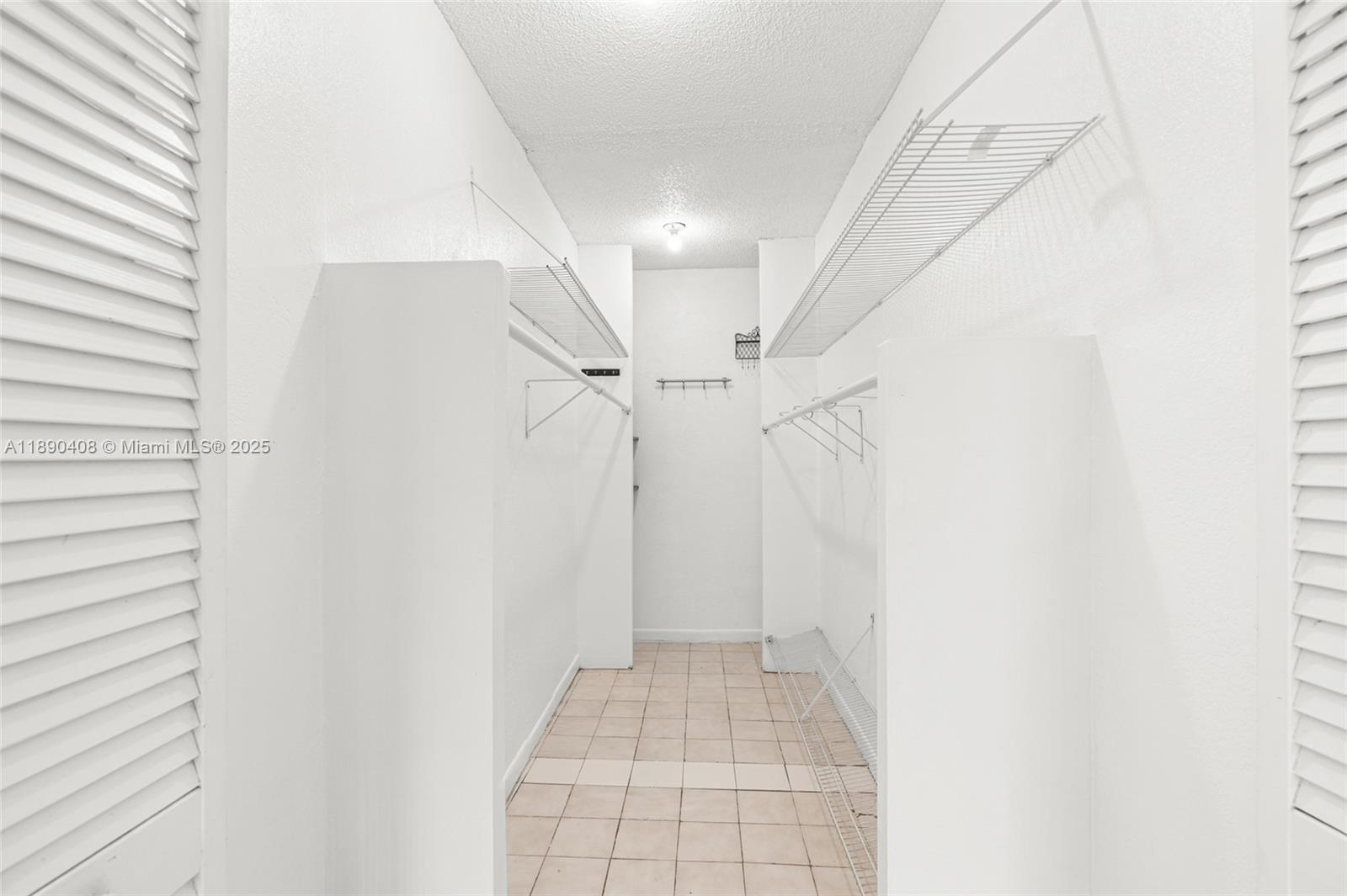 PINESIDE CONDO NO 1 - Residential