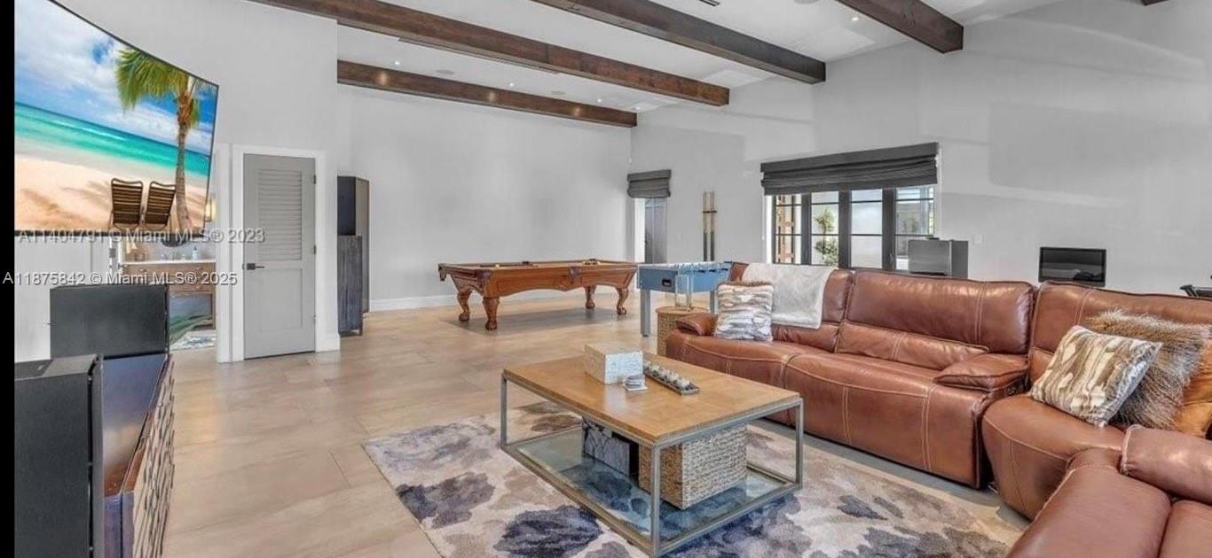 HOLLYWOOD - Residential