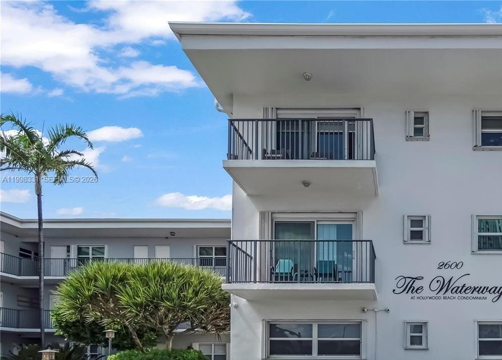 WATERWAY @ HOLLYWOOD BEAC - Residential Lease