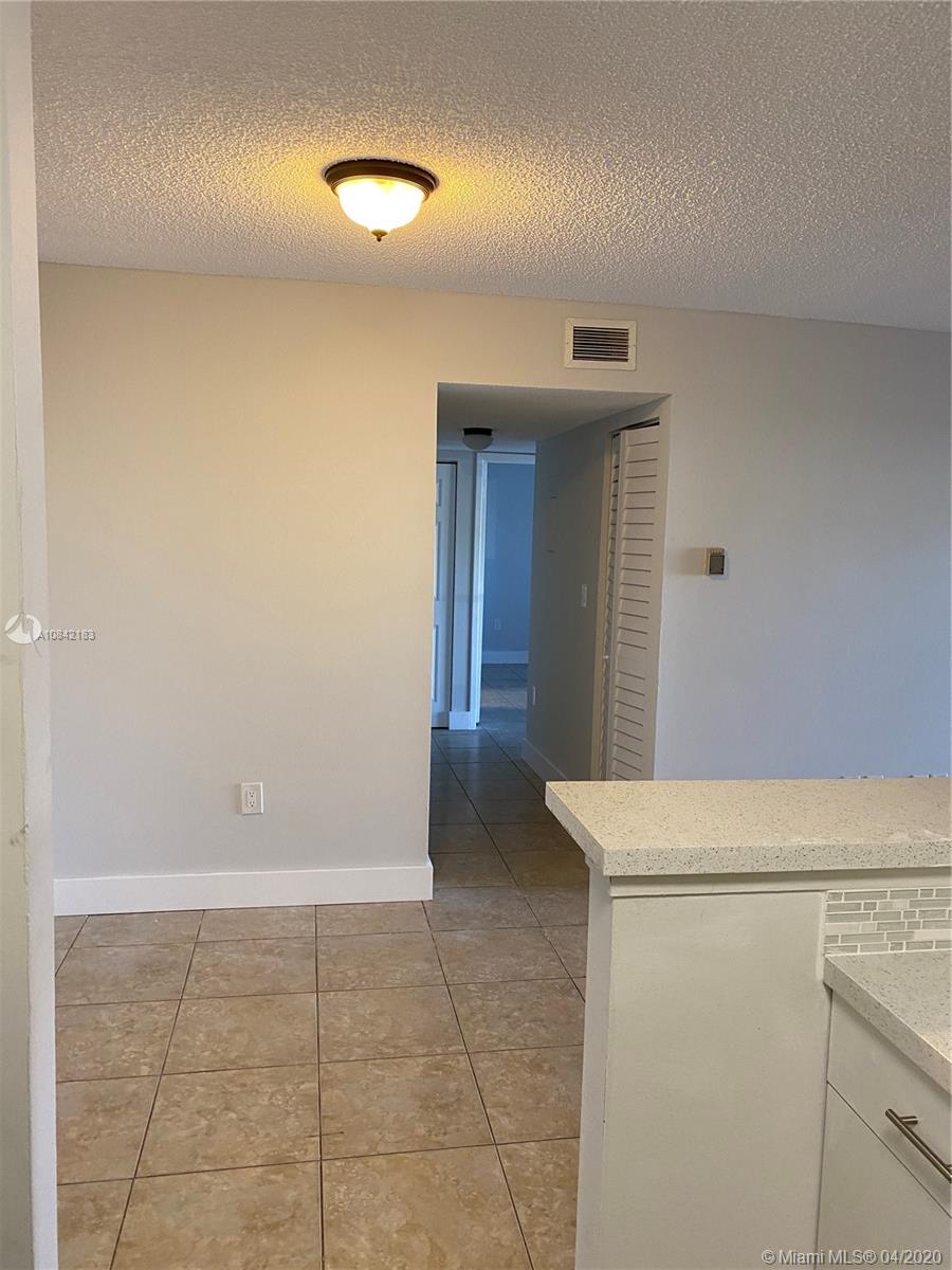 LAKEVIEW AT HAMMOCKS COND - Residential Lease