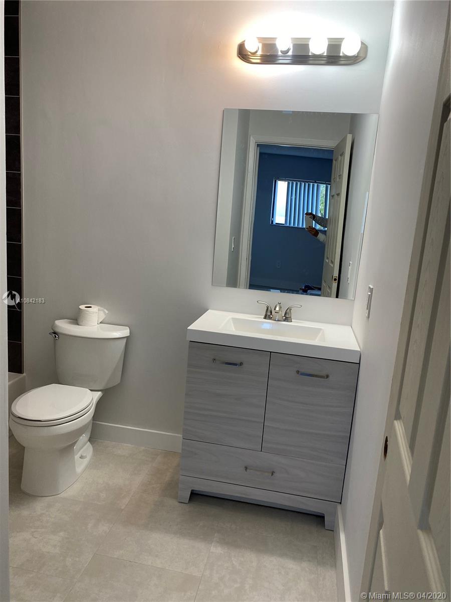 LAKEVIEW AT HAMMOCKS COND - Residential Lease