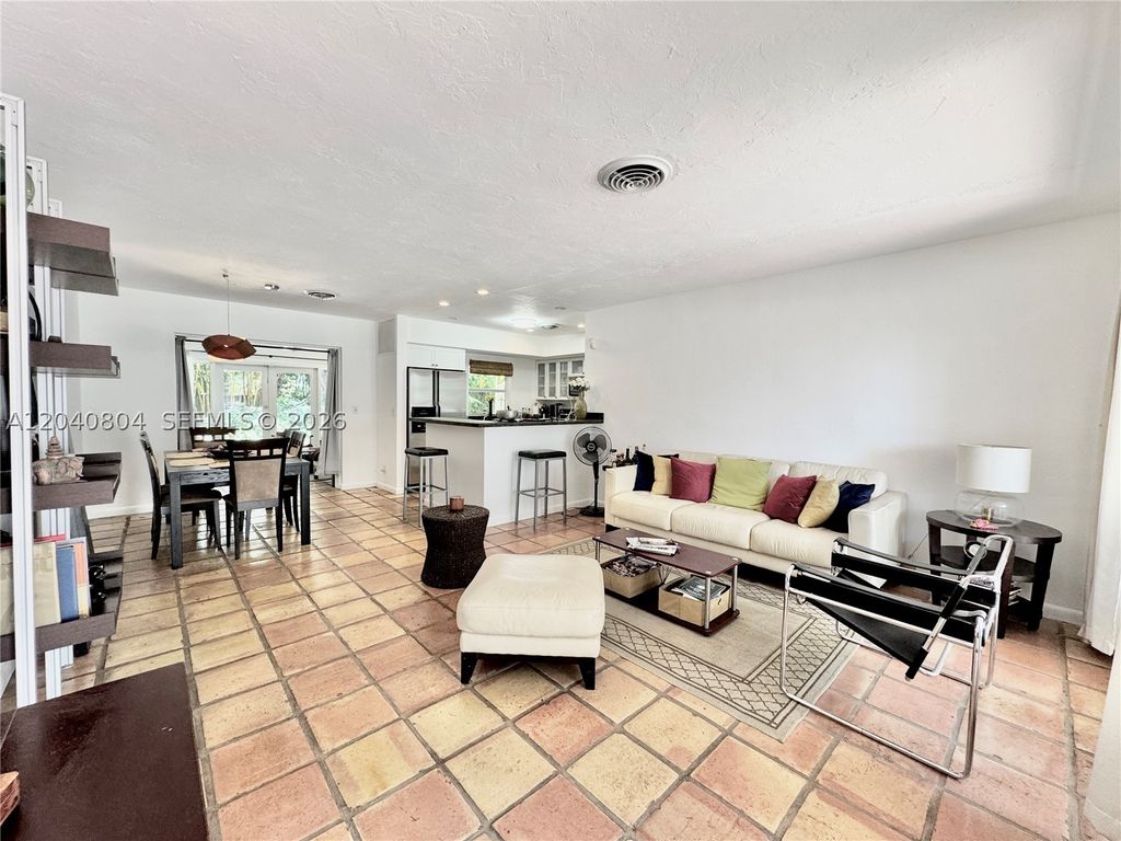 Photo of 3800 W Park Rd, Hollywood, FL 33021 (MLS # A12040804)
