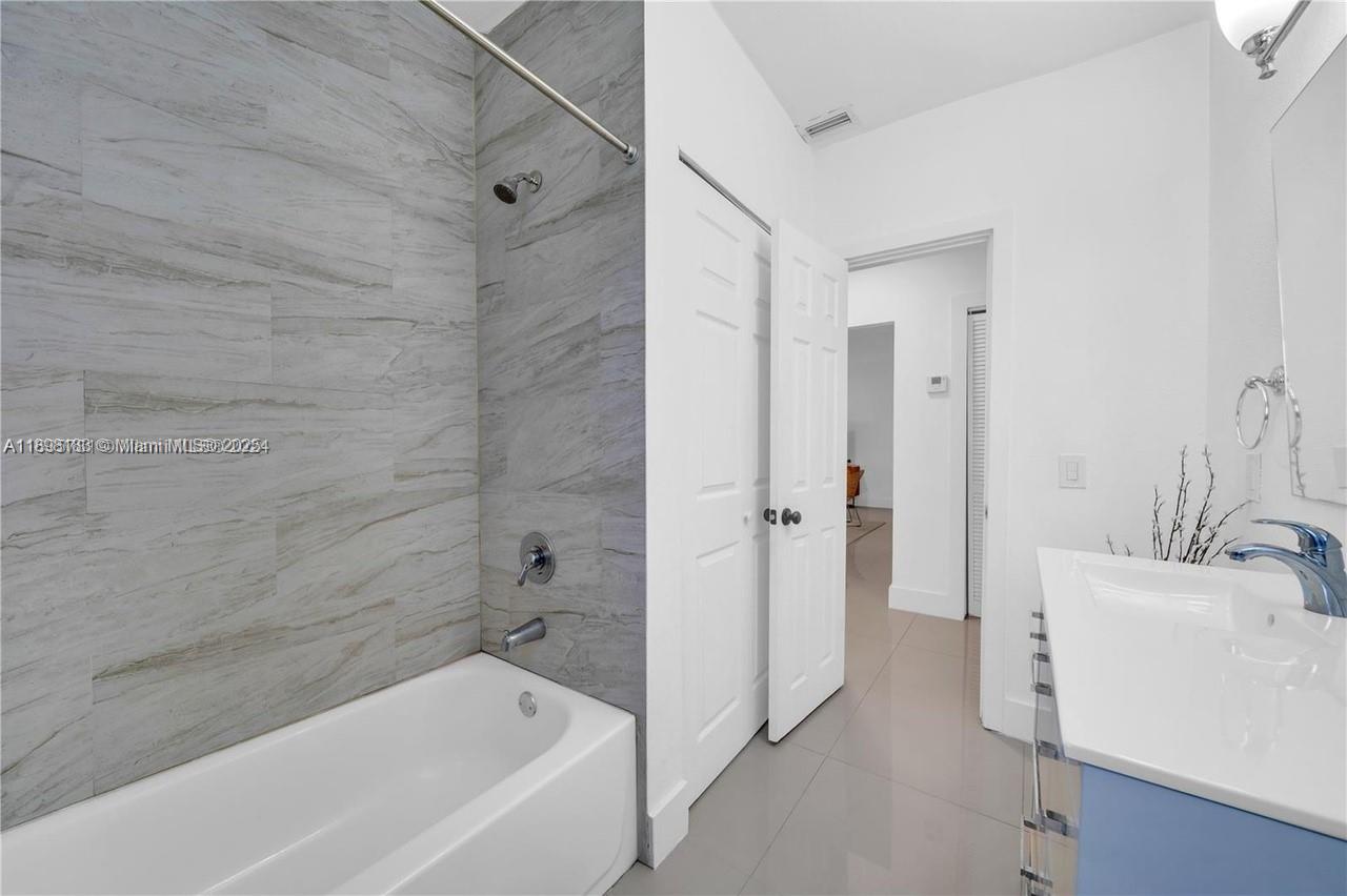 GRIFFING BISCAYNE PK EST - Residential Income