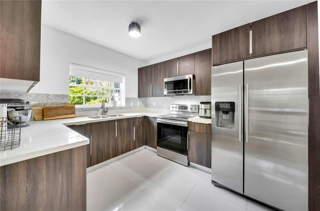 GRIFFING BISCAYNE PK EST - Residential Income