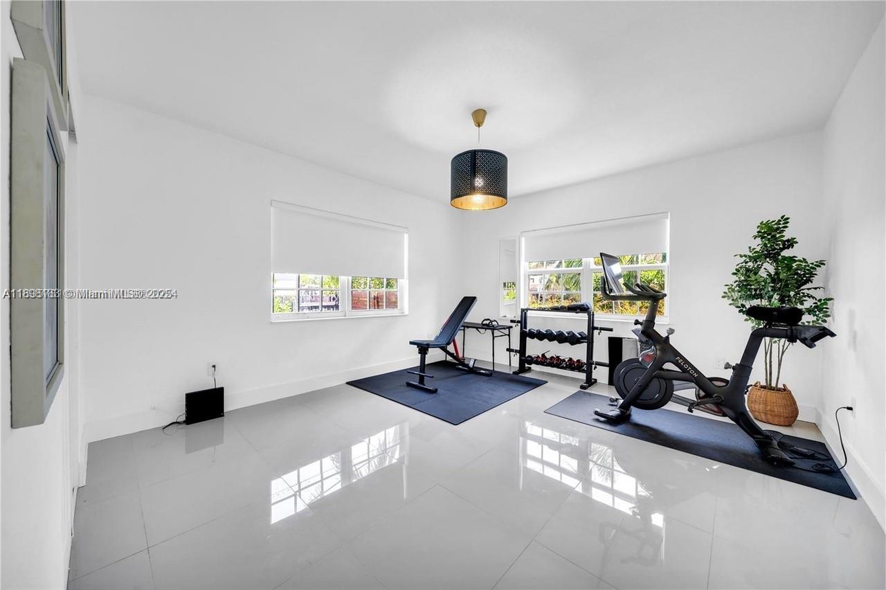 GRIFFING BISCAYNE PK EST - Residential Income