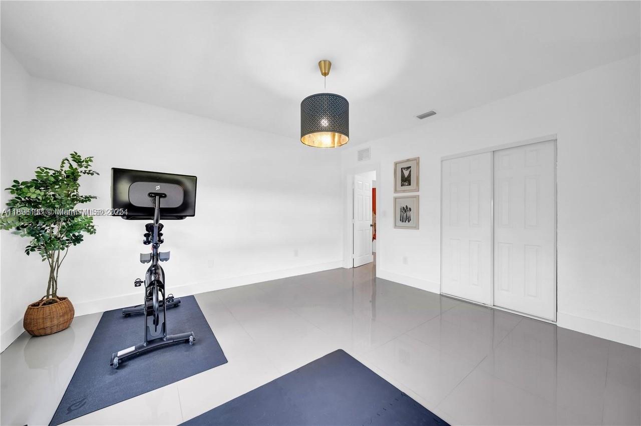 GRIFFING BISCAYNE PK EST - Residential Income