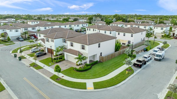 2479 SE 24TH DR, HOMESTEAD, FL 33035 - Image d510a1fffefc4faf36280e9ddd30caf6/3853973789