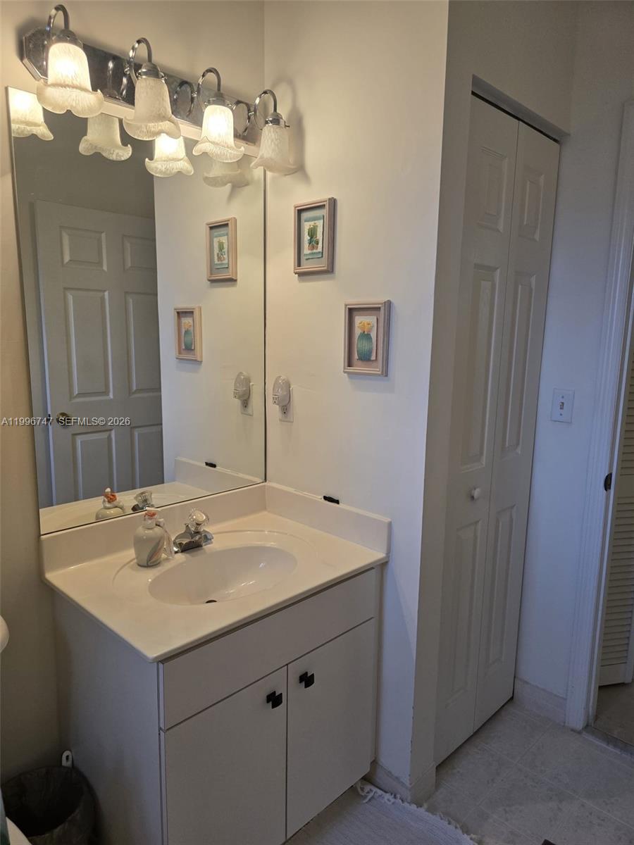 TWIN LAKE SHORES SOUTH - Residential