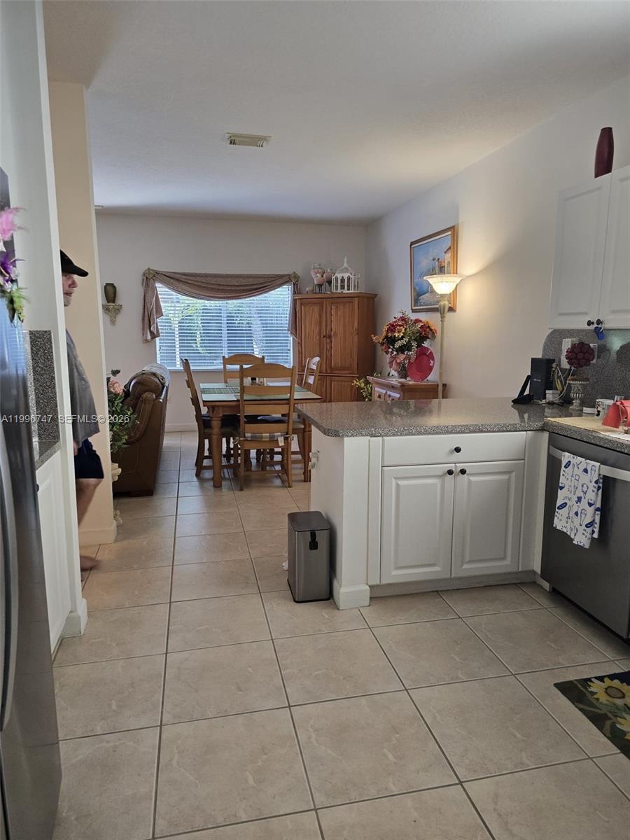 TWIN LAKE SHORES SOUTH - Residential