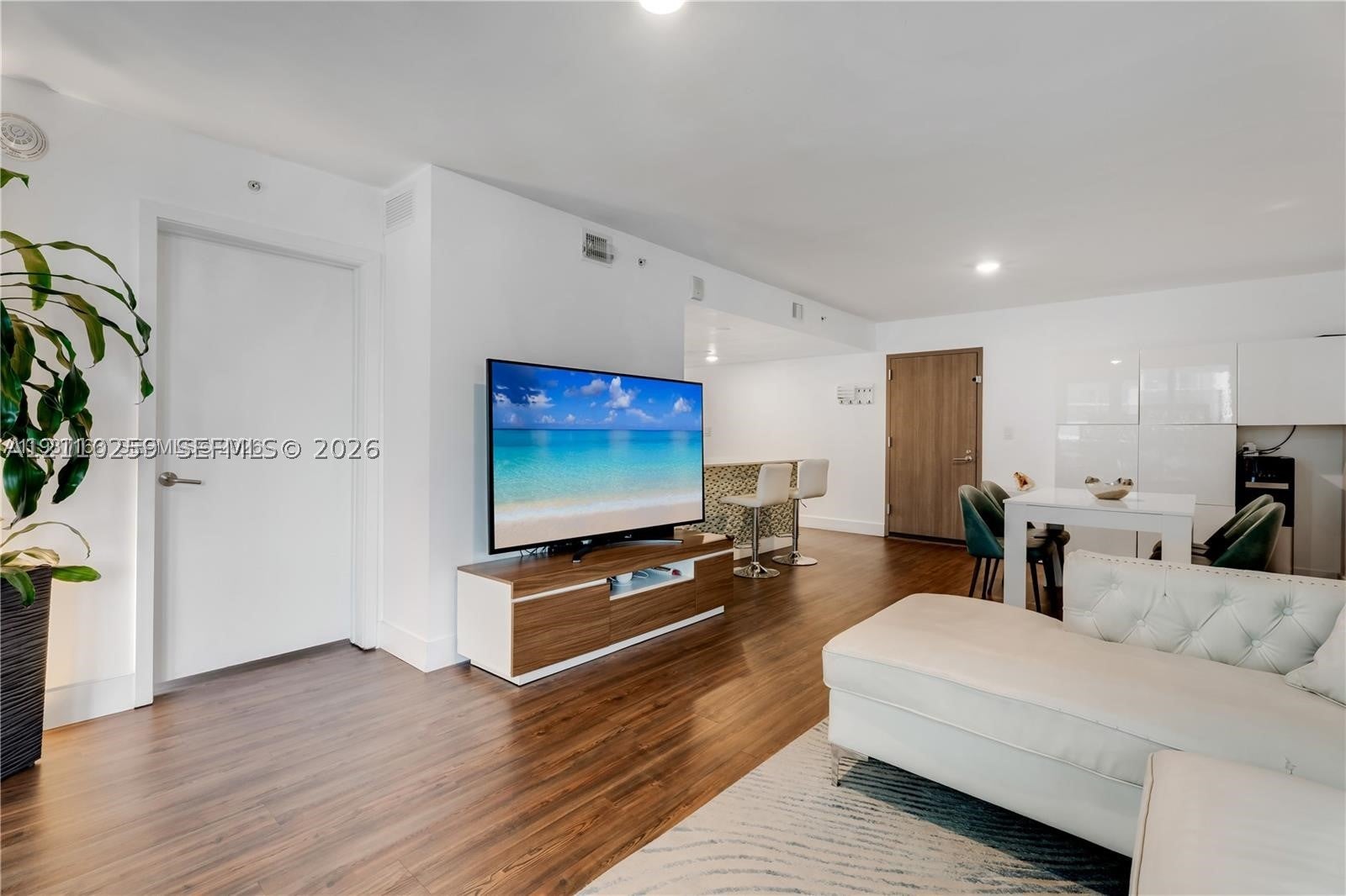 9261 E Bay Harbor Dr 607