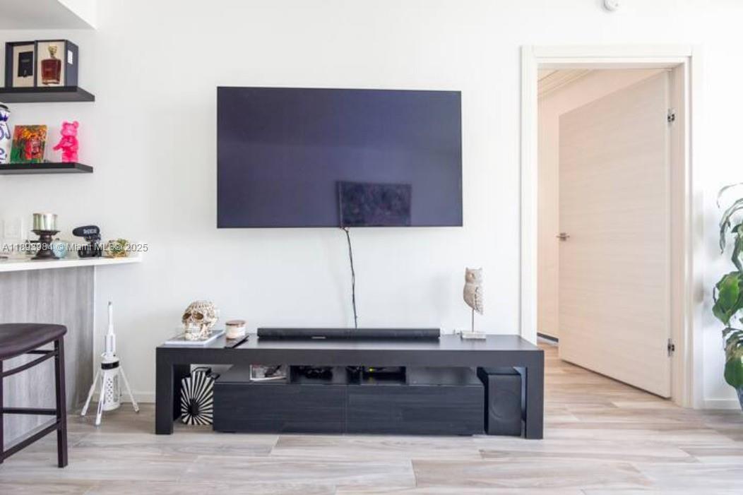 801 SMA RESIDENCES CONDO - Residential