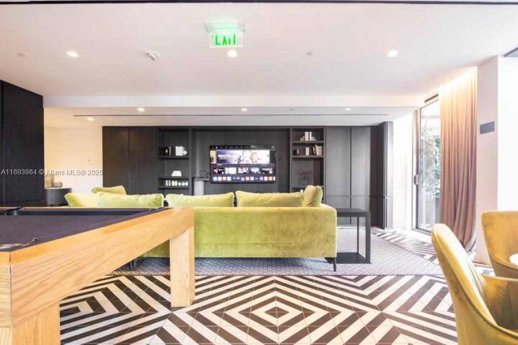 801 SMA RESIDENCES CONDO - Residential