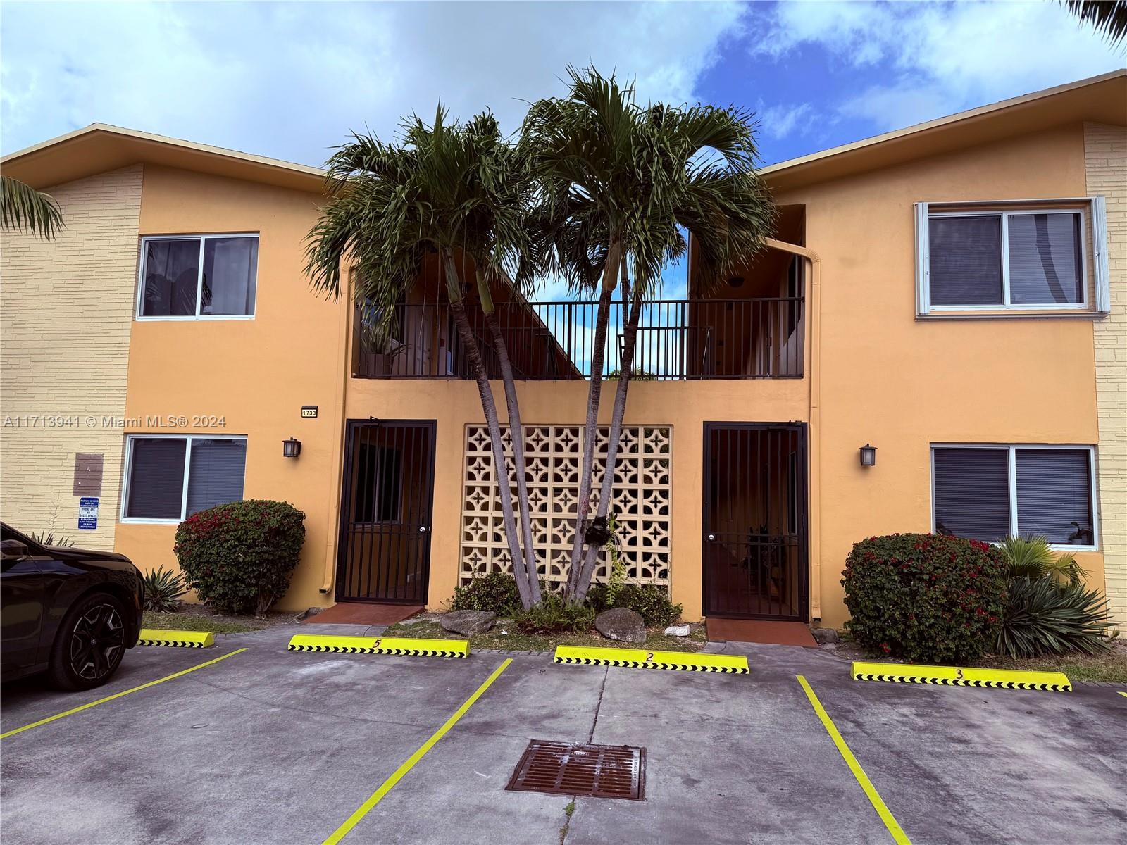 1733 Mayo St 6, Hollywood, Broward County, Florida - 1 Bedrooms  
1 Bathrooms - 