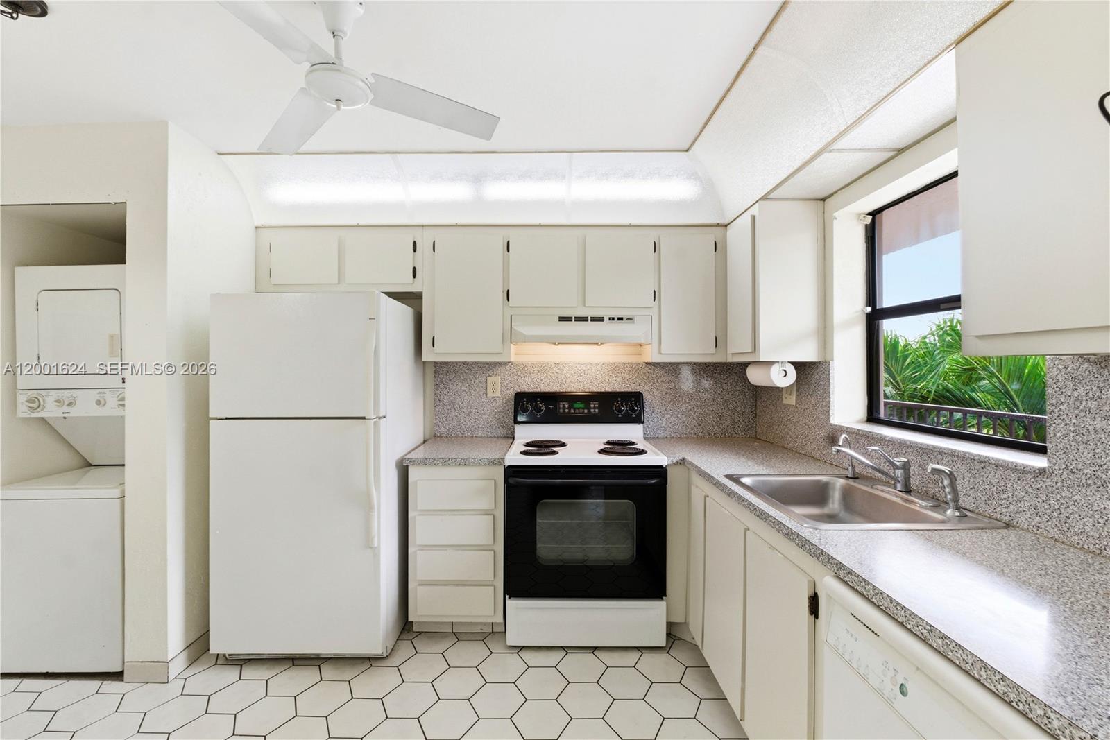 SUNRISE LAKES 165 CONDO - Residential