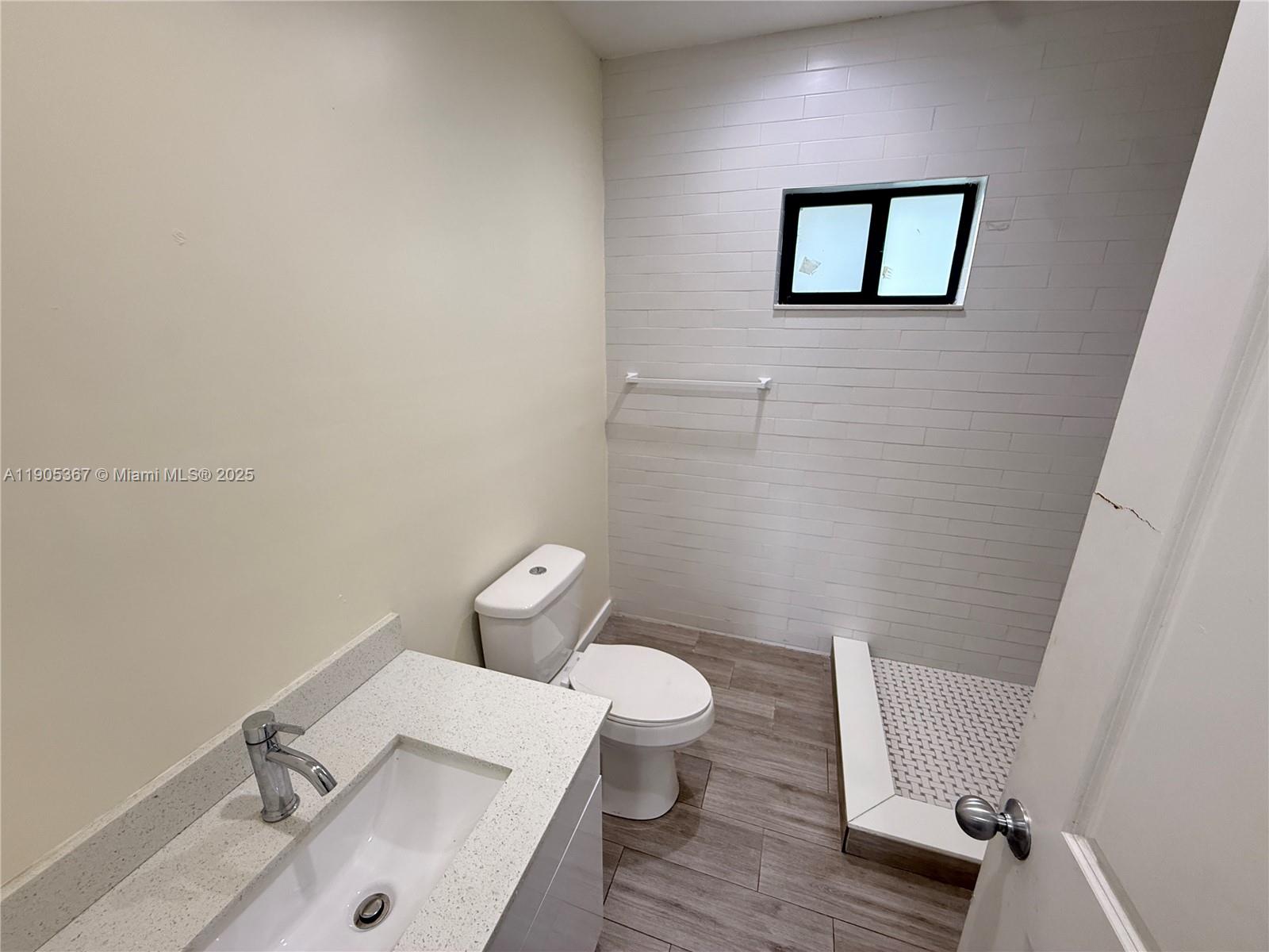 542 NW 35th St UPSTAIRS