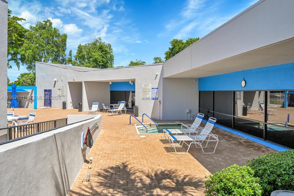 LIME BAY CONDOMINIUM 6 - Residential