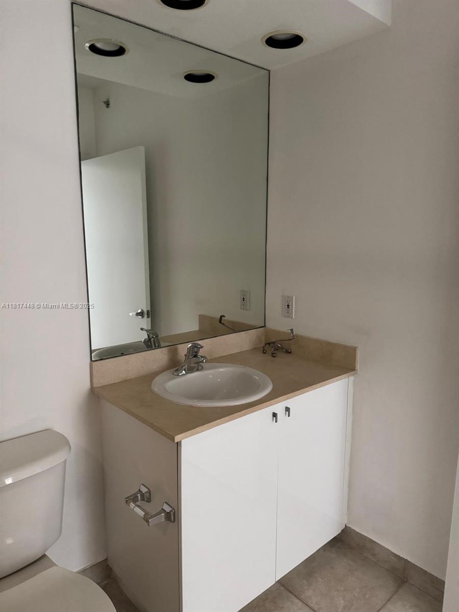SLADE CONDO - Residential Lease