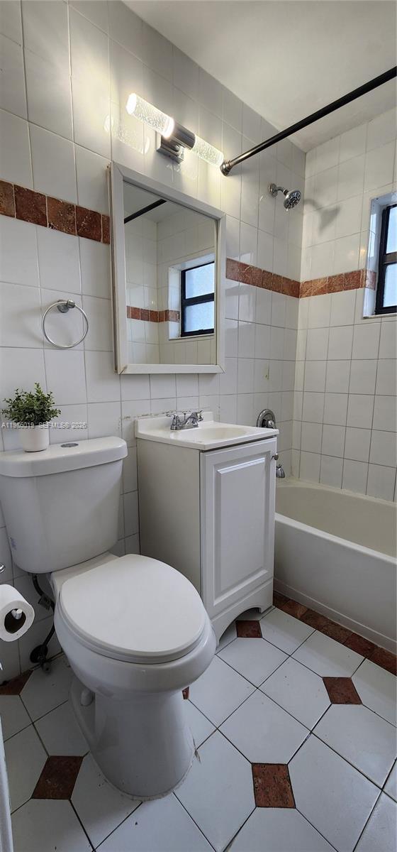 COLLIER MANOR 2ND ADD - Residential Lease